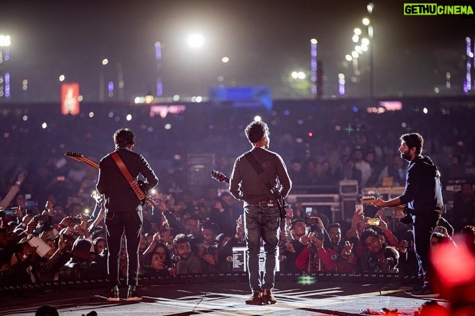 Arijit Singh Instagram - Dhonyobad Kolkata for great memories .. Delhi Next on 22nd Feb ..