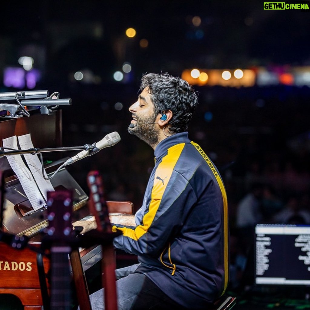 Arijit Singh - 330.3K Likes - Thank You Mumbai ... Kolkata , Delhi and Bangalore next in February 2020