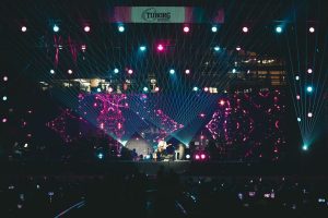 Arijit Singh Instagram - Mumbai!!! I couldn’t have asked for a better start to our India tour 2022-23. 
The amount of love I witnessed last week can’t be described in words - Thank you for your continuous support and love and especially the unconditional love you have showered upon me for years. This unconditional love is what keeps me going, and this is just the beginning.

#arijitsinghlive #arijitsinghindiatour 
#ASIndiatour
@insider.in @hyperlink.brandsolutions @tatwamasi.foundation @tmtalentmanagement