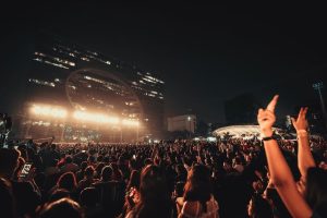 Arijit Singh Instagram - Mumbai!!! I couldn’t have asked for a better start to our India tour 2022-23. 
The amount of love I witnessed last week can’t be described in words - Thank you for your continuous support and love and especially the unconditional love you have showered upon me for years. This unconditional love is what keeps me going, and this is just the beginning.

#arijitsinghlive #arijitsinghindiatour 
#ASIndiatour
@insider.in @hyperlink.brandsolutions @tatwamasi.foundation @tmtalentmanagement