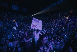Arijit Singh Instagram - Thank You Washington DC and New Jersey ….
Looking forward tk Vancouver , Seattle and Phoenix this weekend …
