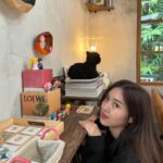 Arikanta Mahapreukpong Instagram - เสียงดังสุดในร้าน เพื่อนกันค่ะไม่จับคู่นะ เดี๋ยวมีรีวิวหนังสือวินจากใจไม่เจี่ยมไม่สปอนเซอร์ในยิปย่อยยยย Spoonful Zakka&Cafe