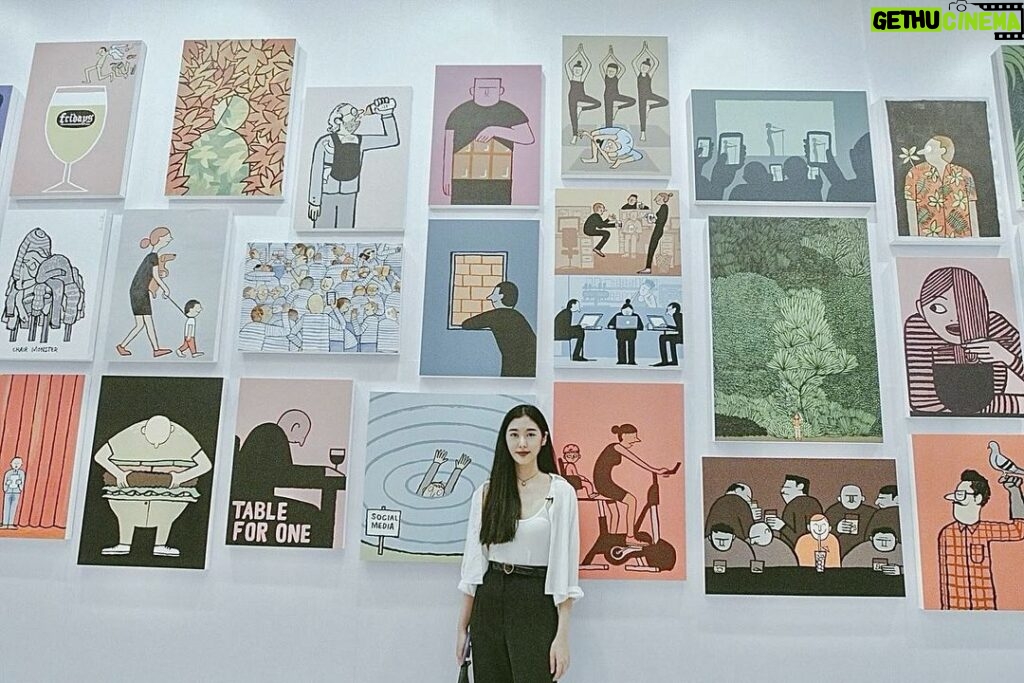 Arikanta Mahapreukpong Instagram - บังเอิญเปิดเจอรูปเก่าเมื่อปี 2017 ที่เราได้ไปร่วมชมนิทรรศการ The People Exhibition จากศิลปินคนโปรด JEAN JULLIEN ที่ GROOVE centralwOrld บอกเลยผลงานเค้าน่ารักและแฝงความหมายพิเศษทุกชิ้น ตอนนี้เห็นงานเค้าจัดแสดงไปหลายที่เลย จะว่าไปบ้านเราก็มาก่อนกาลเหมือนกันนะ 🩵