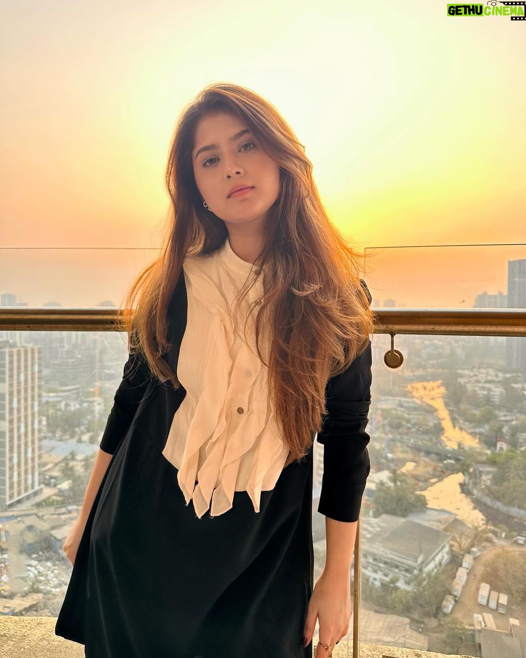 Arishfa Khan Instagram - HEAL. LEARN. GROW. LOVE. Pictures click by me🖤