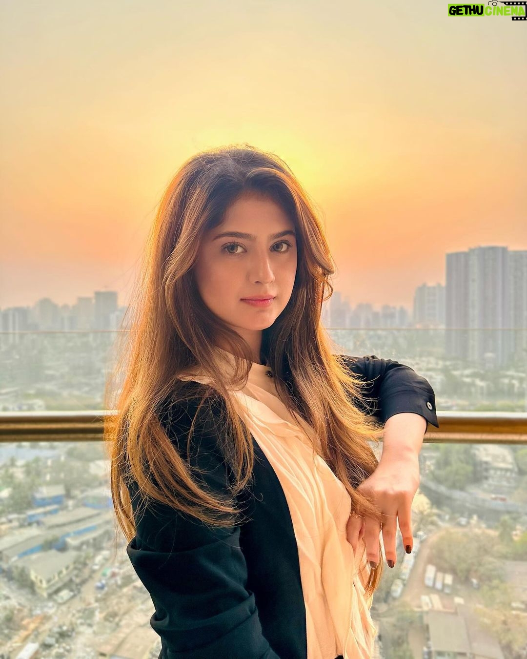 Arishfa Khan Instagram - HEAL. LEARN. GROW. LOVE. Pictures click by me🖤