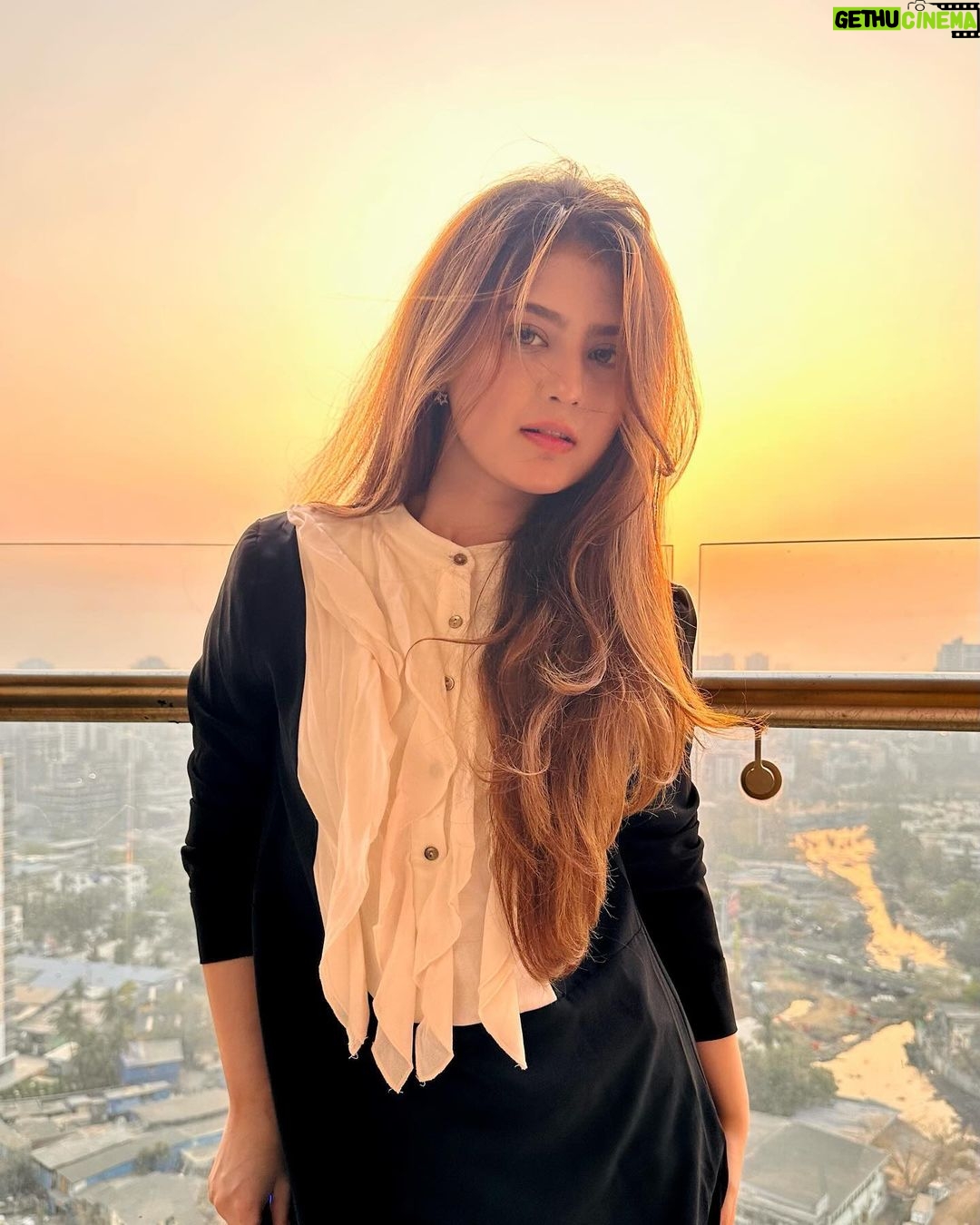 Arishfa Khan Instagram - HEAL. LEARN. GROW. LOVE. Pictures click by me🖤