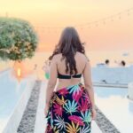 Ariyana Glory Instagram - 🩷🩷💜💜❤️❤️💙💙🩵🩵💚💚 Travelling is the Best part of my life 😘😘😍 #ariyana #ariyanaglory #travlingtheworld
