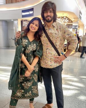Ariyana Glory Instagram - I have the world’s cutest Friend with me @amardeep_chowdary 😘🧿

#ariyan #ariyanaglory #amardeep #friendshipgoals #bbf