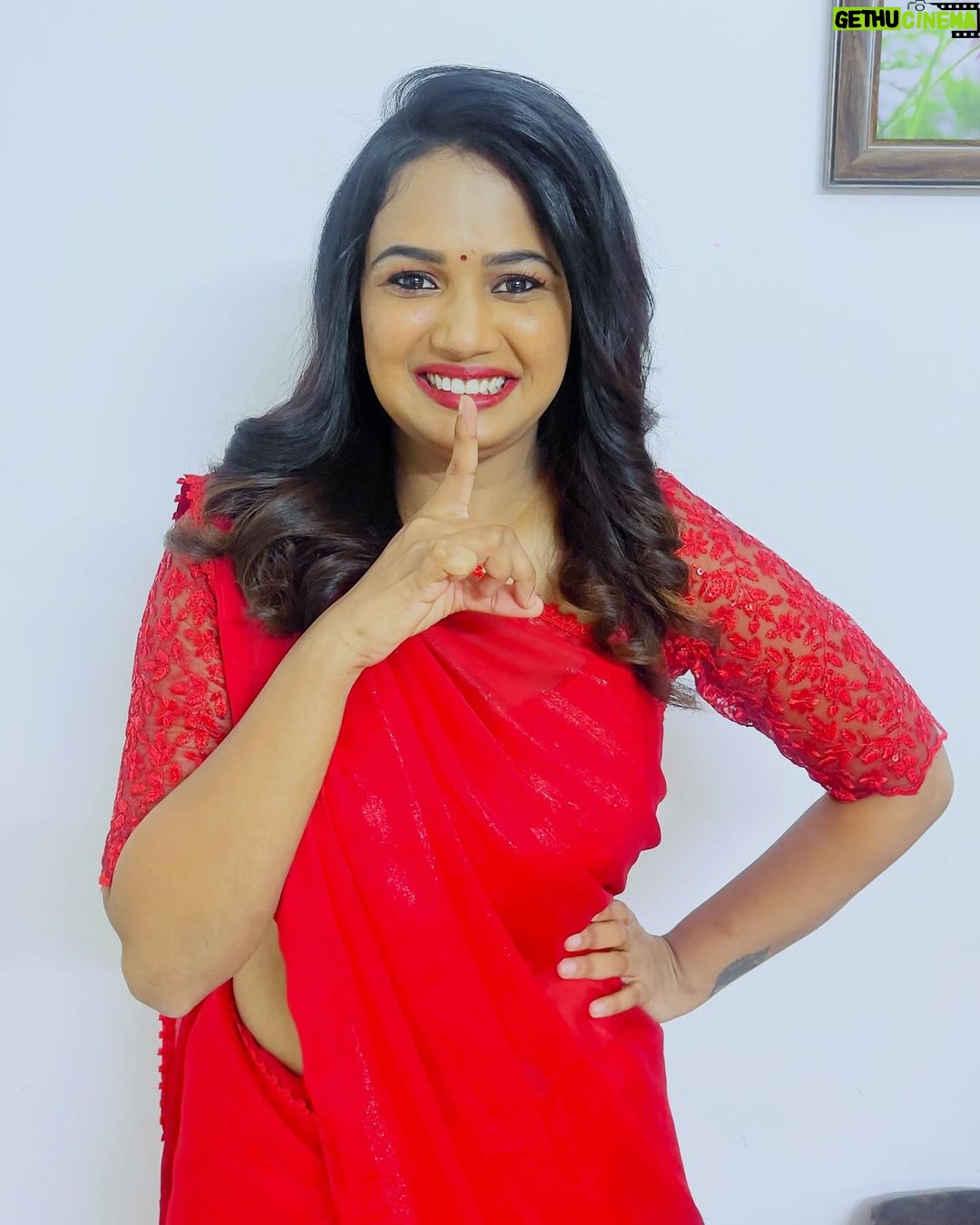 Ariyana Glory Instagram - Vaaram rojula nunchi adigi adigi nenu kooda alisipoyyi ila unna. Jamie ki thelisi undocchu 🤔 @Its_JamieLever #Naresh61
