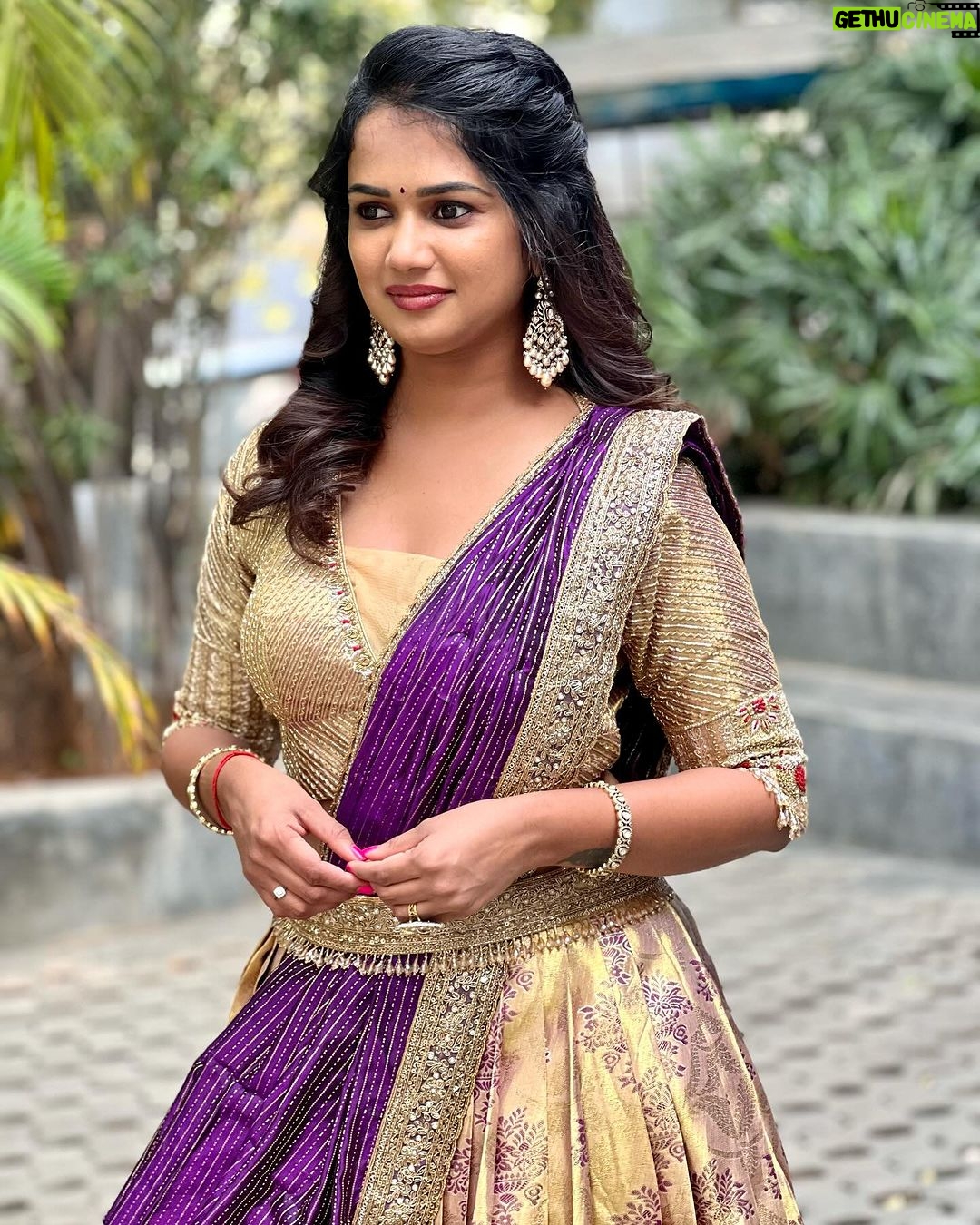 Ariyana Glory Instagram - Wishing you all the A very Happy Sankranthi ๐พ๐พ #ariyanaglory #festival #friends #love #avinash #amardeep #aaa Designer:- @twinsdesigners_ Jewellery:- @kushalsfashionjewellery Styled by:- @harinireddym