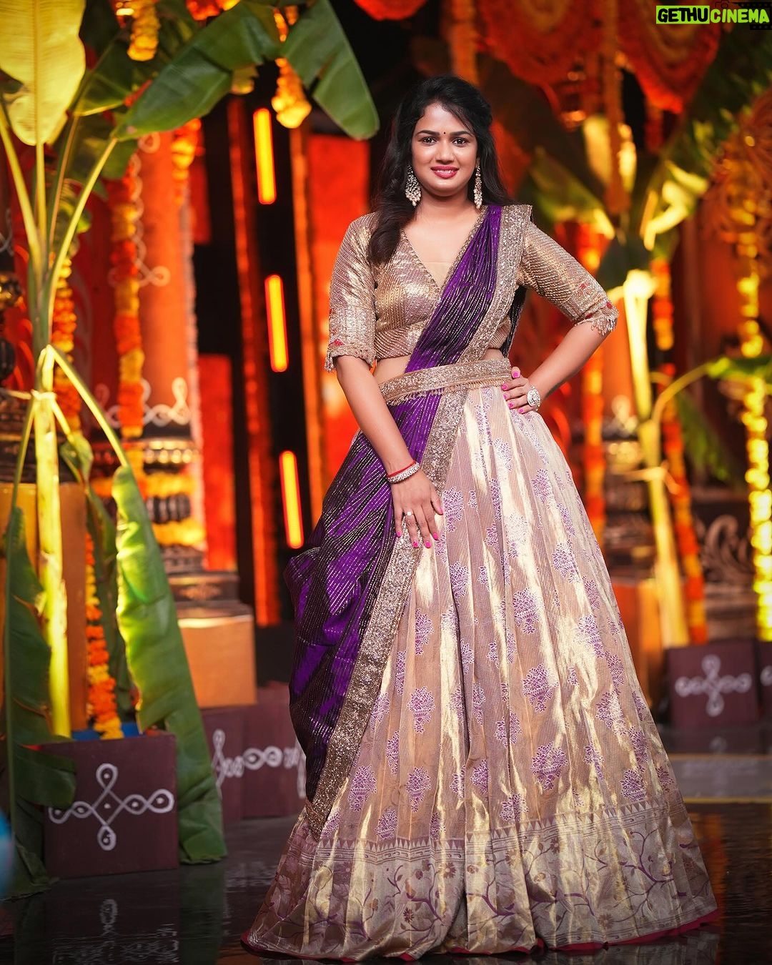 Ariyana Glory Instagram - Wishing you all the A very Happy Sankranthi ๐พ๐พ #ariyanaglory #festival #friends #love #avinash #amardeep #aaa Designer:- @twinsdesigners_ Jewellery:- @kushalsfashionjewellery Styled by:- @harinireddym