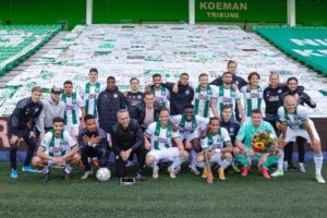 Arjen Robben Instagram - Ik wil iedereen binnen de club en ook vooral de supporters bedanken voor de onvoorwaardelijke steun en waardering dit seizoen!💚