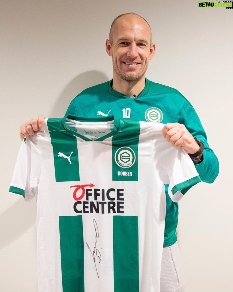 Arjen Robben Instagram - 🇩🇪 Nur heute: Signiertes Trikot FC Groningen 🇬🇧 Only today available: exclusive signed shirt of FC Groningen
