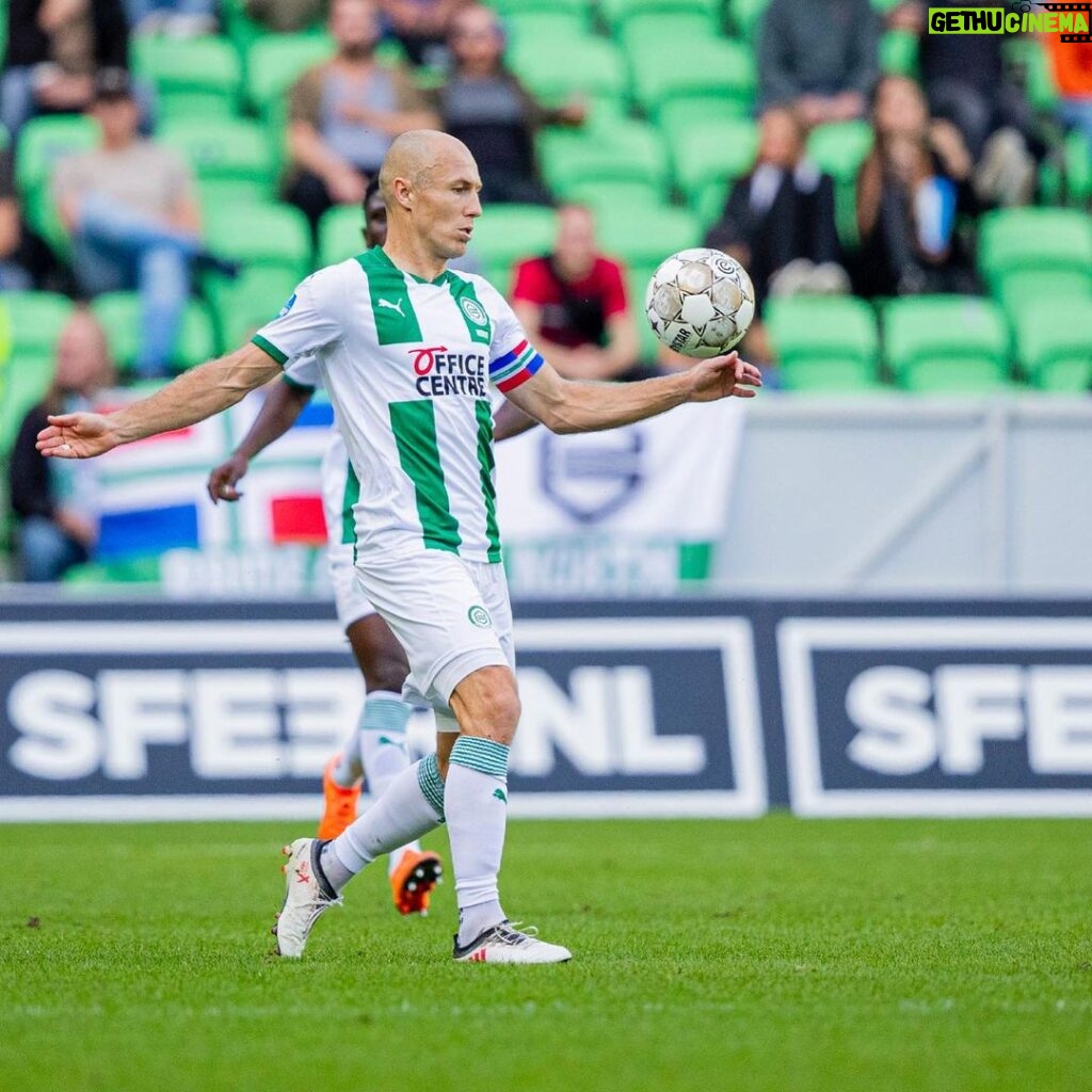 Arjen Robben Instagram - Het valt op dit moment wat tegen, maar ik ben positief en hoop nog steeds daar te komen waar ik wil zijn. 💪💚 FC Groningen