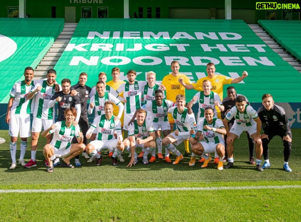 Arjen Robben Instagram - Helaas net als de supporters niet in het stadion vandaag, maar wel heel trots op het team!💚 FC Groningen