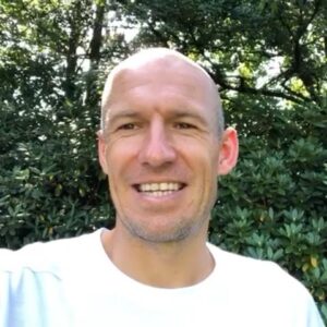 Arjen Robben Instagram - On Saturday (August 31) I swim 8 km for charity. 
I want to thank all the people who donated! Do you also want to support me and help the UMCG Cancer Research Fund in the fight against cancer? Use the link in bio! Thanks!

@groningenswimchallenge #groningenswimchallenge #gsc2019