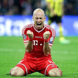 Arjen Robben Instagram - Wo bleibt der Zeit? 10 Jahre schon wieder. Aber die Erinnerung bleibt für immer! Gänsehaut pur.. Vielen Dank an alle die diesen unvergesslichen Tag möglich gemacht haben.. Mia san Mia!.. 🏆