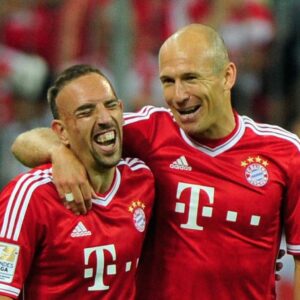 Arjen Robben Instagram - Danke für alles mein Freund!.. 
Es war mit dir immer eine große Freude auf und neben dem Platz!.. Du kannst richtig stolz sein auf alles was du erreicht hast!.. Es war und bleibt mir immer eine Ehre teil von Robbery zu sein 😉😘..
Genieß jetzt die Zeit mit deiner Familie und bis bald!..