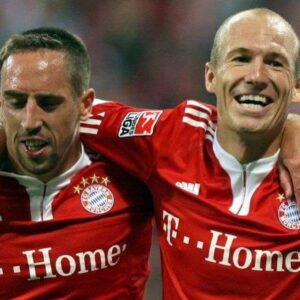 Arjen Robben Instagram - Danke für alles mein Freund!.. Es war mit dir immer eine große Freude auf und neben dem Platz!.. Du kannst richtig stolz sein auf alles was du erreicht hast!.. Es war und bleibt mir immer eine Ehre teil von Robbery zu sein 😉😘.. Genieß jetzt die Zeit mit deiner Familie und bis bald!..