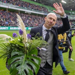 Arjen Robben Instagram - Bedankt voor het warme ontvangst en alle mooie reacties. Voor altijd een Groninger!💚