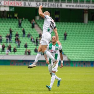 Arjen Robben Instagram - Trots en blij om in het eigen stadion te spelen!💚 @fcgroningen