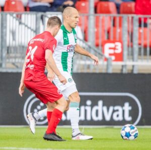 Arjen Robben Instagram - Blij met mijn eerste minuten!💚 @fcgroningen 

Happy with my first minutes!💚 @fcgroningen