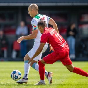 Arjen Robben Instagram - Blij met mijn eerste minuten!💚 @fcgroningen 

Happy with my first minutes!💚 @fcgroningen