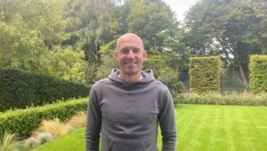 Arjen Robben Instagram - Samen met het voetbalteam Be Quick onder-15 dat ik coach loop ik mee met de 4Mijl. Wil je ons sponsoren voor het Jeugdfonds Sport en Cultuur? Dat kan via de link op mijn profiel. Groetjes, Arjen