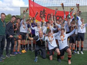 Arjen Robben Instagram - Kampioen met Be Quick O14!!!

Trots op de jongens!