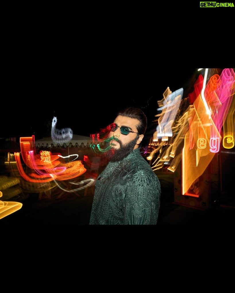 Arjun Kapoor Instagram - Blurry lights, bold vibes⚡️