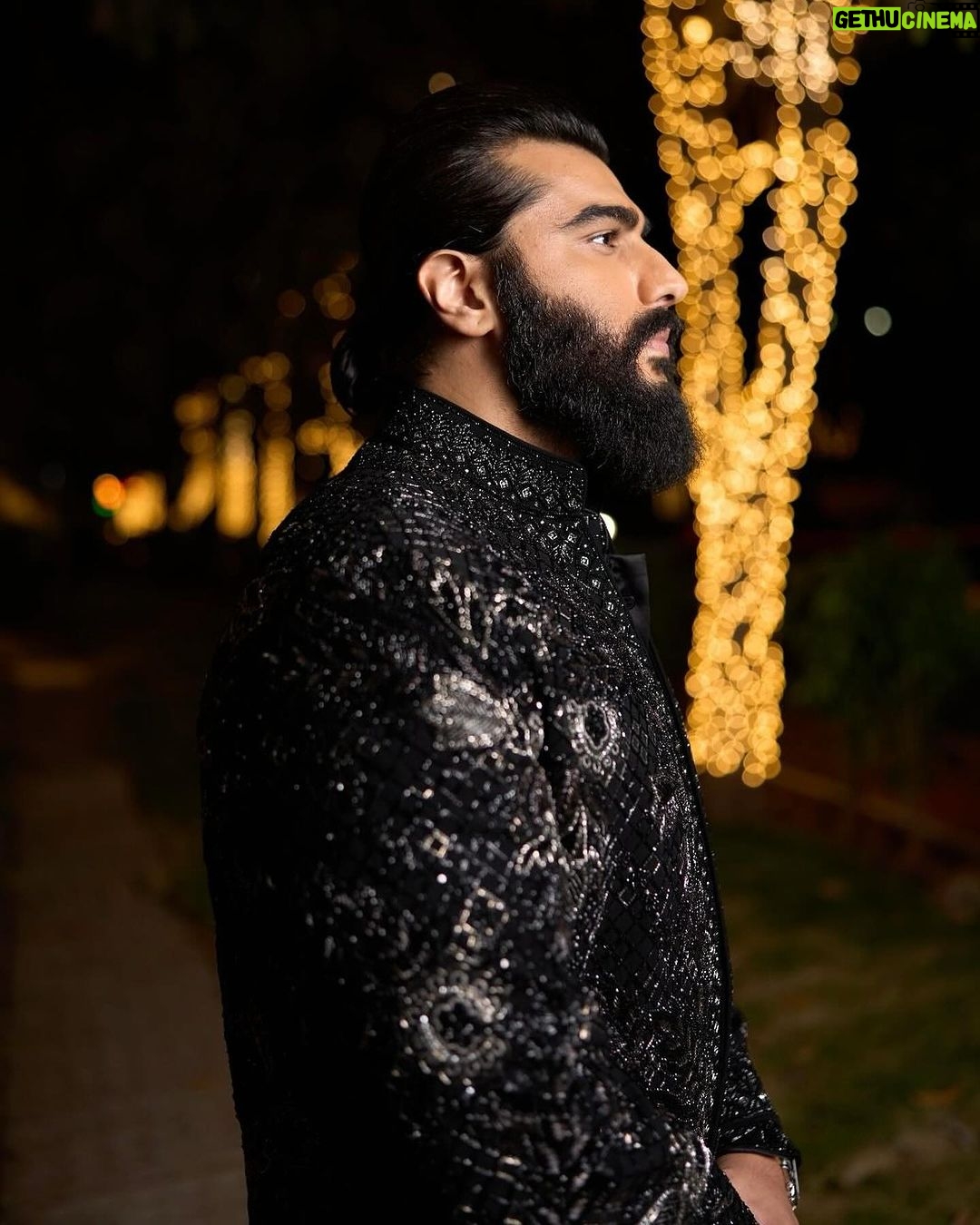 Arjun Kapoor Instagram - Born to shine 🌟 #Iykyk 😉