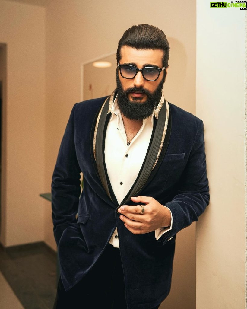 Arjun Kapoor Instagram - Suit up, show up 🖤