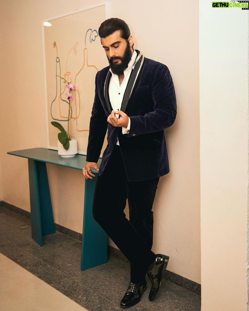 Arjun Kapoor Instagram - Suit up, show up 🖤