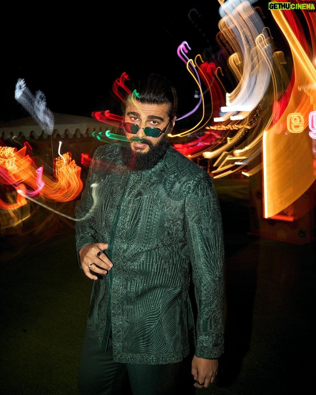 Arjun Kapoor Instagram - Blurry lights, bold vibes⚡️