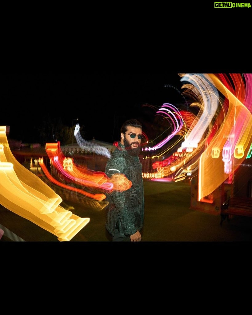 Arjun Kapoor Instagram - Blurry lights, bold vibes⚡