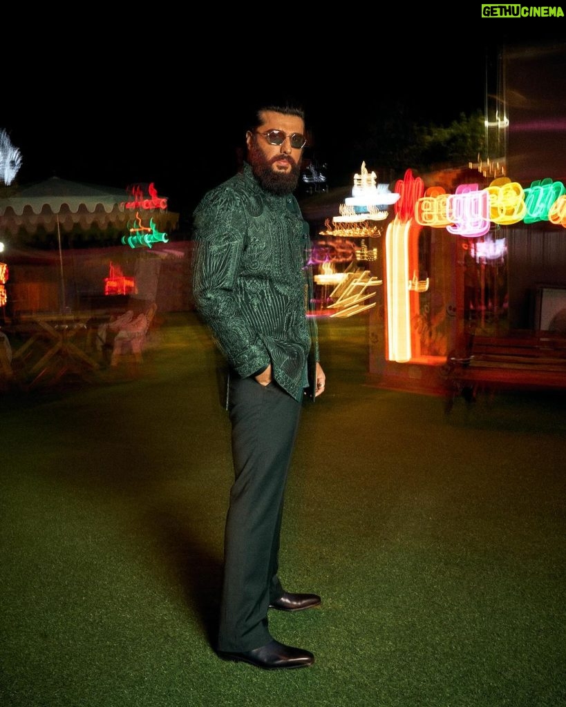 Arjun Kapoor Instagram - Blurry lights, bold vibes⚡