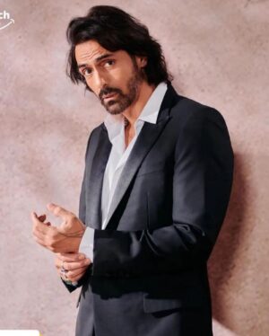Arjun Rampal Instagram - A splendid night and a fabulous opening at the @mumbaifilmfestival congratulations @mumbaifilmfestival @nmacc.india #ishaambani #nitaambani @priyankachopra for a big leap for films taking them global. #mami #filmfestival