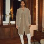 Arjun Rampal Instagram - Celebrating Ganesh Chathurthi with my lovelies Swipe for a surprise Wearing @jade_bymk Shot by @throwbakc #ganpatibappamorya