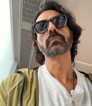 Arjun Rampal Instagram - Good morning ☘️#tuesday #monsoon #travels