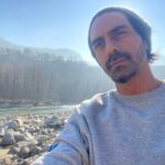 Arjun Rampal Instagram - Good morning. Make it matter. #manali #filming #1degree