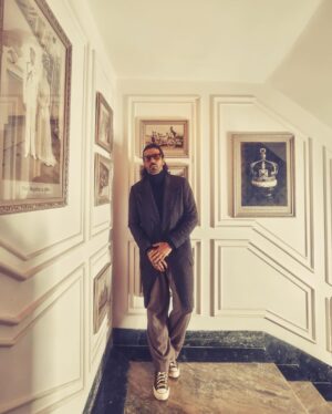 Arjun Rampal Instagram - Woke up feeling …. #crakk  #crakkon23rdfeb  #crakkthemovie 

Styled by @bharatg18
Styling team @karish_maa9
Overcoat and trousers @khanijo
Turtle neck @weareperona
