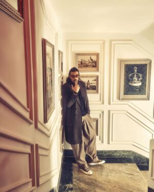 Arjun Rampal Instagram - Woke up feeling …. #crakk  #crakkon23rdfeb  #crakkthemovie 

Styled by @bharatg18
Styling team @karish_maa9
Overcoat and trousers @khanijo
Turtle neck @weareperona