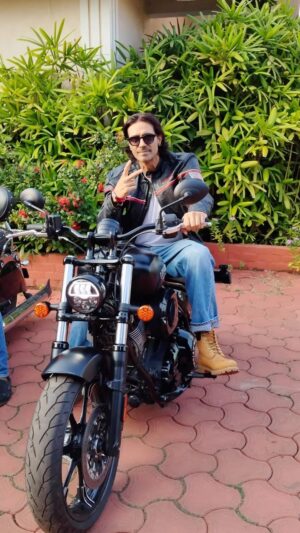 Arjun Rampal Instagram - Indians crazy about their Indians. What a pleasure to ride with you all. #indian #indianchief #indiandarkhorse  #IBW #IndiaBikeWeek #Goa