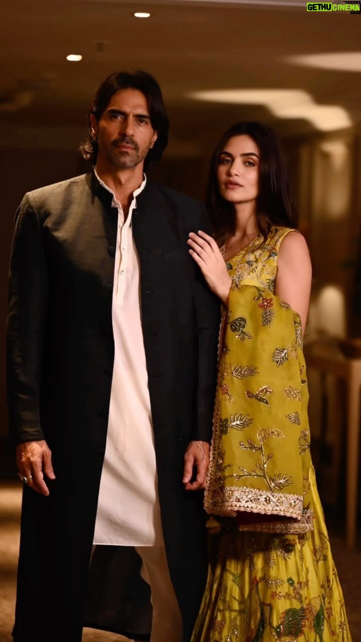 Arjun Rampal Instagram - Wishing everyone a very Happy Diwali, May Goddess Laxmi, bring luck, love, peace and prosperity in your lives. #HappyDiwali