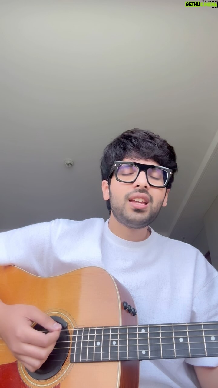 Armaan Malik Instagram - hotel room jam before tonight’s show at IIIT bhubaneswar 🎶🤓