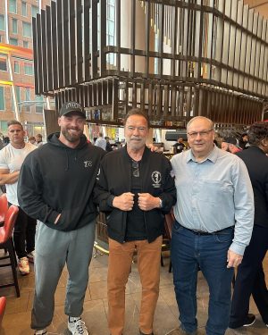 Arnold Schwarzenegger Instagram - Having breakfast with my friends @jaycutler @cbum @lee_haney_official 💪. Don’t miss day 2 of @arnoldsports!