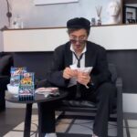 Artem Kalaydzhyan Instagram – У каждого в жизни бывает черная полоса. У Кахи, в отличии от меня, она наступает чаще. А всё потому что я щелкаю семечки от Мартина, а он еще нет. Ведь семечки от Мартина – это гарантия полосы успеха! 
@martin_kazakhstan
