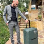 Artem Karokozyan Instagram - Импортозамещения! Мои друзья в любом путешествии - сумки @mysamsonite Мой шмот - @ds_damat_sochi