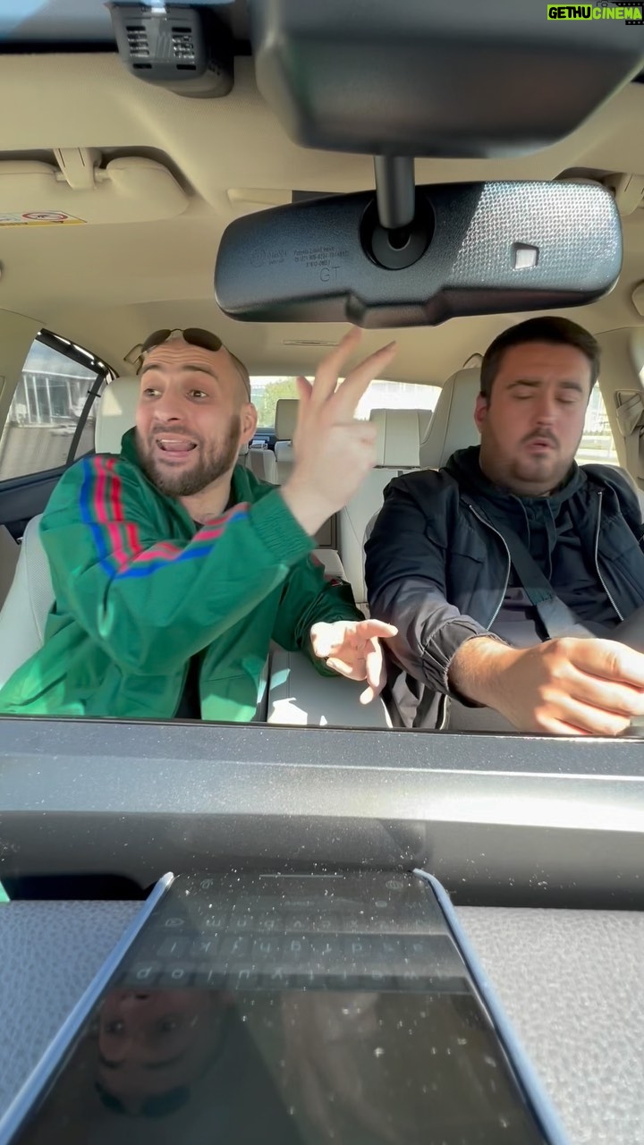 Artem Karokozyan Instagram - Наверняка и у вас есть такой друг который все решает ! Лично у меня , один мой друг сказал , что решит вопрос и не решил, сидел на переднем сиденье и молчал наложив в штаны! Слава богу он теперь мне не друг )