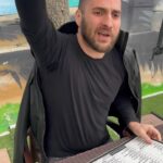 Artem Karokozyan Instagram - Рад приветствовать всех тех , кому нравятся мои видео) как всегда всем хорошего настроения ! Видео может показаться глупым , но смысла в нем больше чем кажется на первый взгляд ) Буду очень рад если кто отгадает смысл этого ролика , в комментах его ждёт сюрприз !
